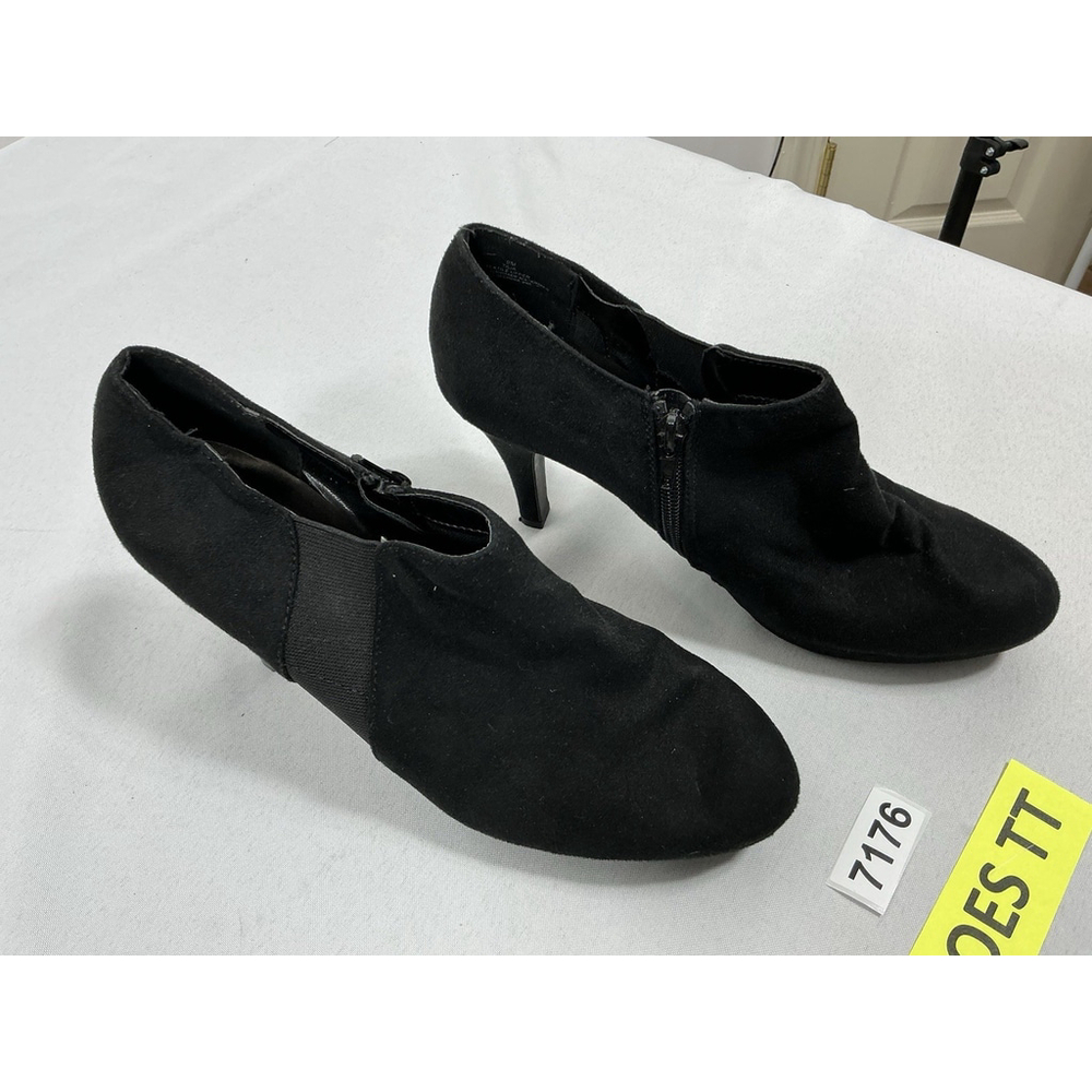 Womans Excellent Condition MPO Stretch Taja Stiletto Booties 9 M Black Side Zip